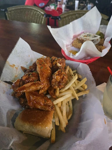 Holeshotz Bar & Grill